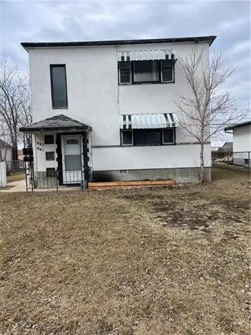 Available NOW - 3 Bedroom Upper Duplex