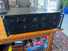 Sansui 65 Watt/channel integrated amplifier Au517 in great shape