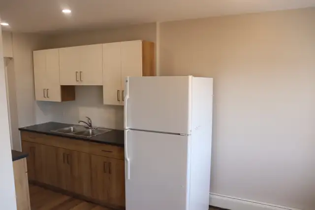 2 bedroom Apt avail July 1 $1,740/m   hydro - Photo 2