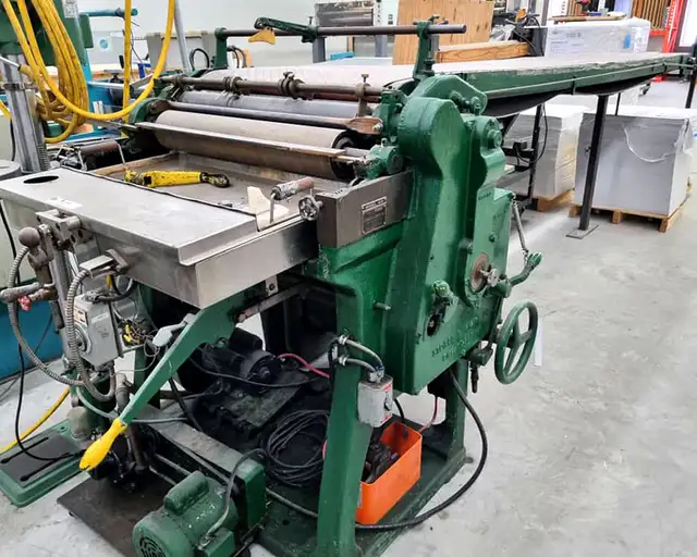 Stokes & Smith Model 405 Manual Sheet Gluer - Photo 2