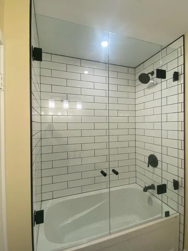 SHOWER GLASS DOORS SHOWER ENCLOSURES GLASS BATHTUB SLIDING GLASS - Photo 9