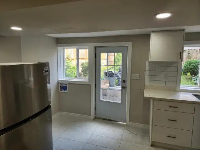 $1650 plus utilities Renovated &Spacious 2 bedrooms - Photo 3