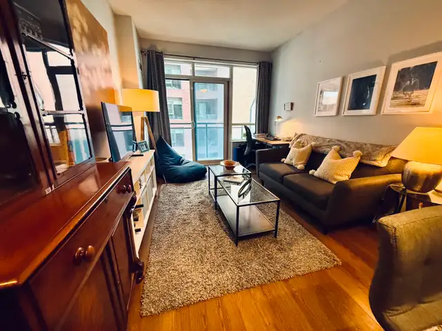 Great  1 Bedroom in The James Cooper Mansion by Tridel - Photo 3