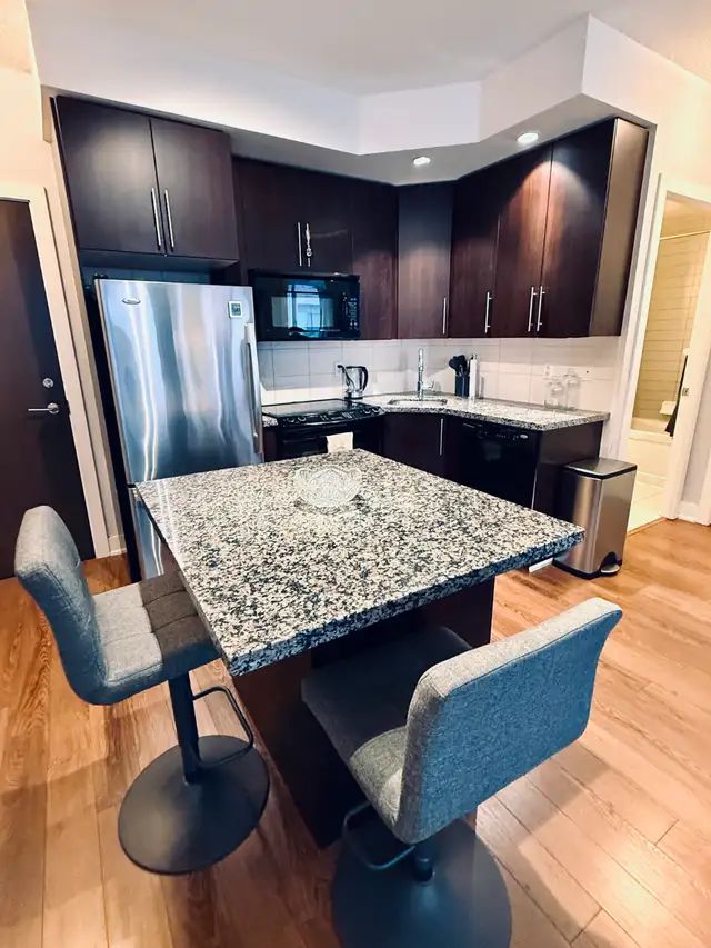 Great  1 Bedroom in The James Cooper Mansion by Tridel - Photo 4