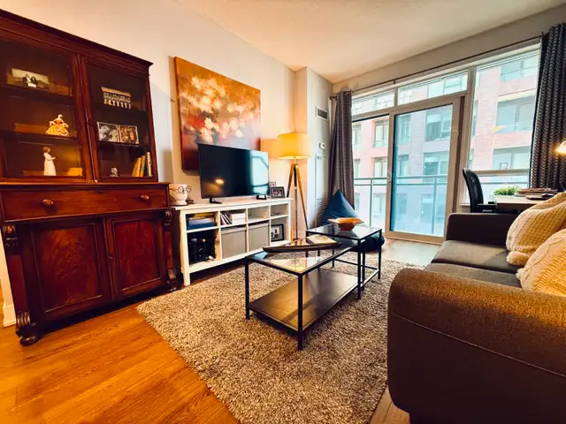 Great  1 Bedroom in The James Cooper Mansion by Tridel - Photo 5