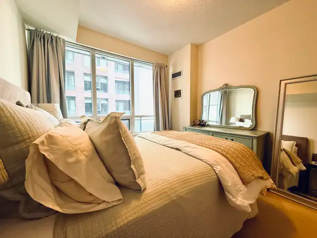 Great  1 Bedroom in The James Cooper Mansion by Tridel - Photo 9