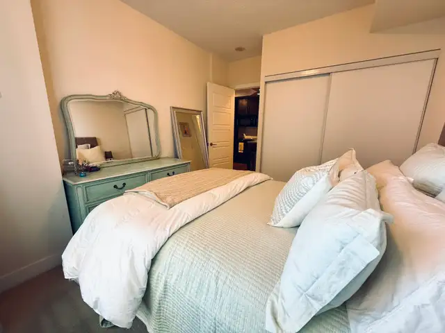 Great  1 Bedroom in The James Cooper Mansion by Tridel - Photo 10