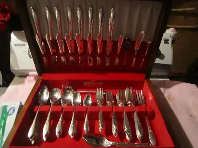#22-72I  LADY HAMILTON silverware set for 8 - Photo 2
