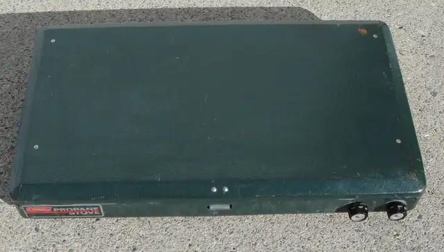 COLEMAN 2 BURNER PROPANE CAMPING STOVE