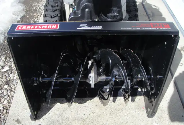 CRAFTSMAN 24' GAS SNOW BLOWER - Photo 4