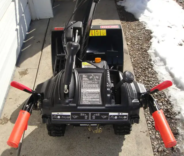 CRAFTSMAN 24' GAS SNOW BLOWER - Photo 5