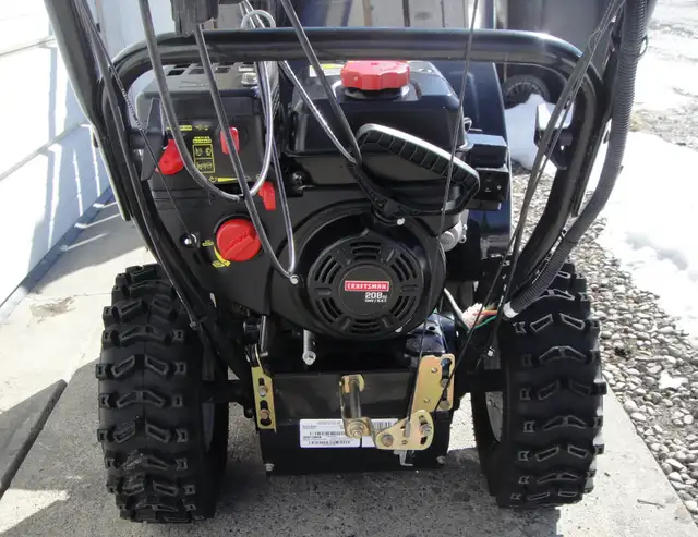 CRAFTSMAN 24' GAS SNOW BLOWER - Photo 6