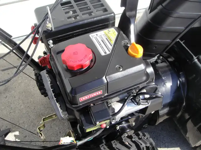 CRAFTSMAN 24' GAS SNOW BLOWER - Photo 7