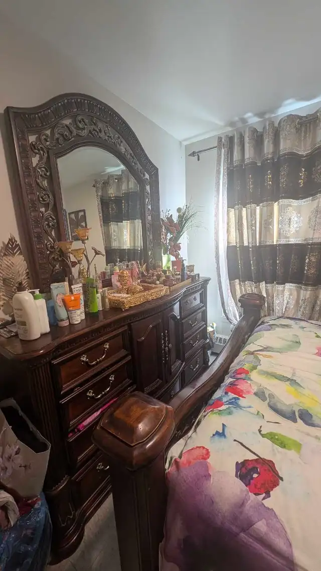 Ensemble de chambre luxueux en bois massit