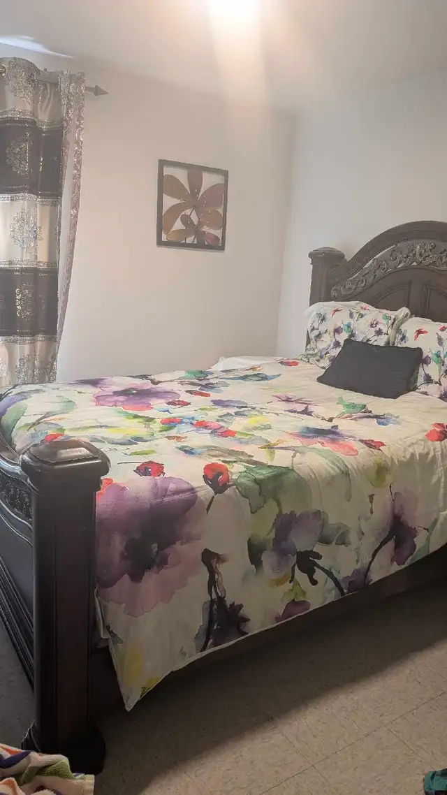 Ensemble de chambre luxueux en bois massit - Photo 3