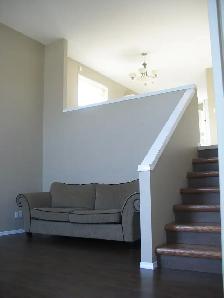 Beautiful Westside Two-Bedroom House (Top Floor, Private Yard) - Photo 2