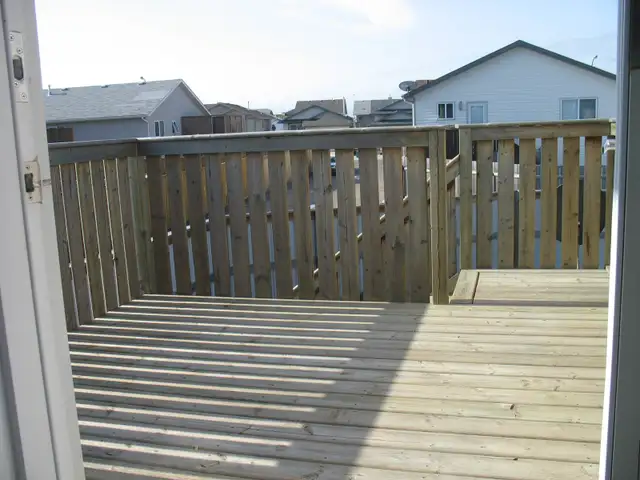 Beautiful Westside Two-Bedroom House (Top Floor, Private Yard) - Photo 5