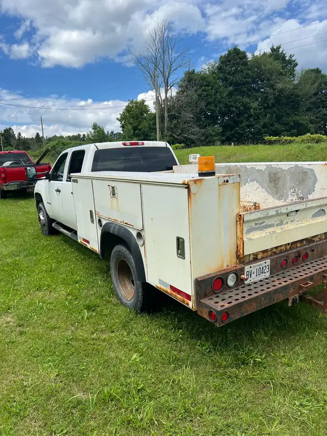 2011 gmc 3500 hd. 2 wheel drive. Utility truck - Photo 4