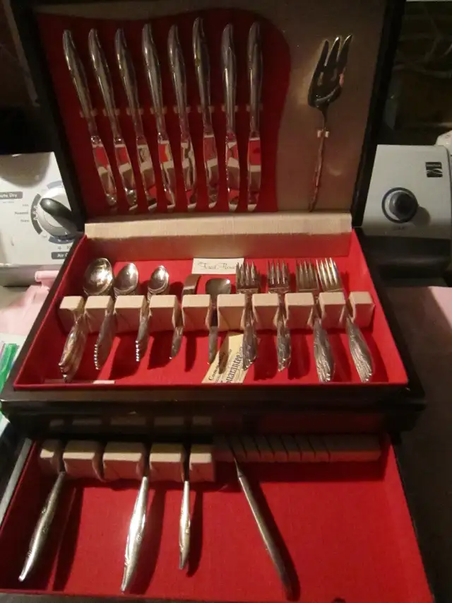 #94B  SILVER FLOWER silverware set for 8 - Photo 2