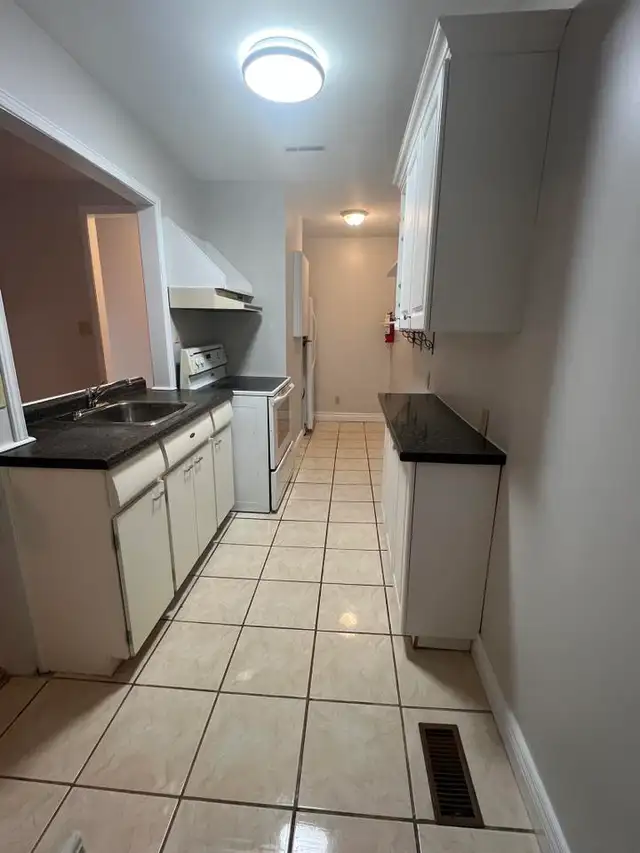 Available Immediately - Bright & Comfortable 2-Bedroom Apartment - Photo 3