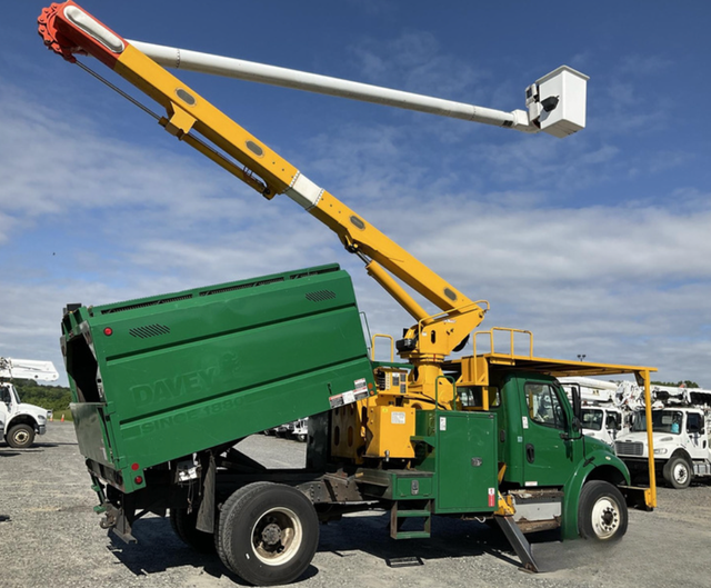 2018 Freightliner M2-106 Altec LR7-60E70 Bucket Truck - Photo 3
