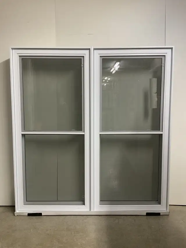 10854JGP Fenêtre Jumelée  PVC 2 sect Guillotine double 64 x 68