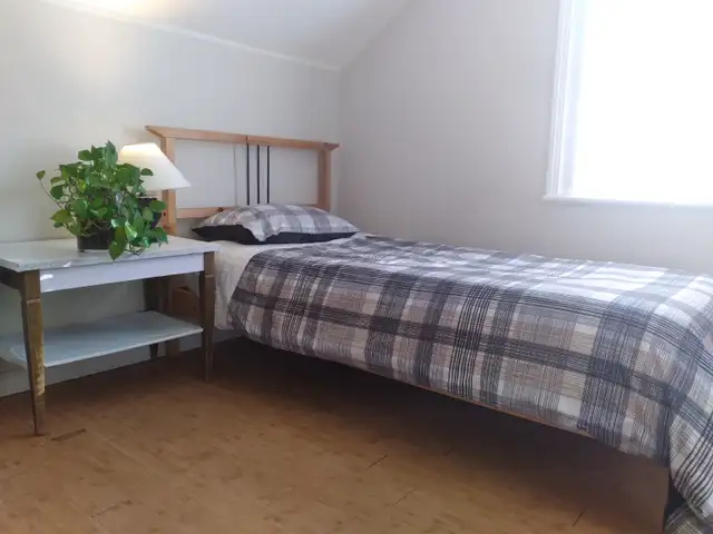 Alliston-Furnished Bedrooms For Rent - Photo 2