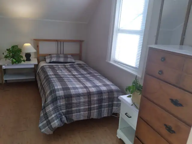 Alliston-Furnished Bedrooms For Rent - Photo 3