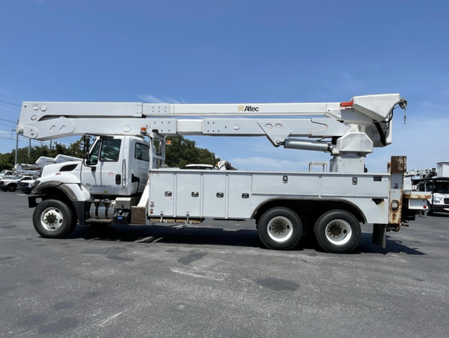 2019 International 7400 Altec A77T Bucket Truck - Photo 3