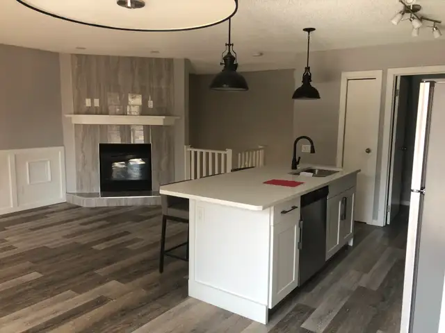 Updated 2 bed 2 bath Killarney 4-plex w/ balcony - $1895 - Photo 2