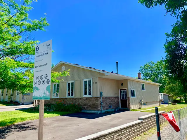 Large furnished room available June 1, in great location - Photo 2