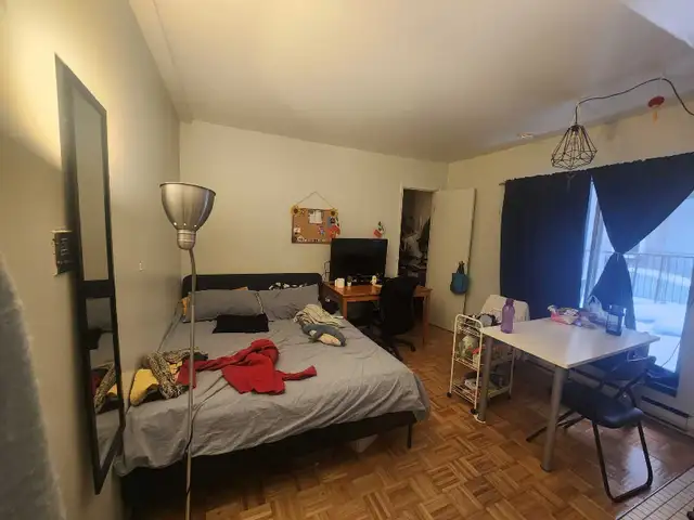 studio métro Laurier/juin - Photo 2