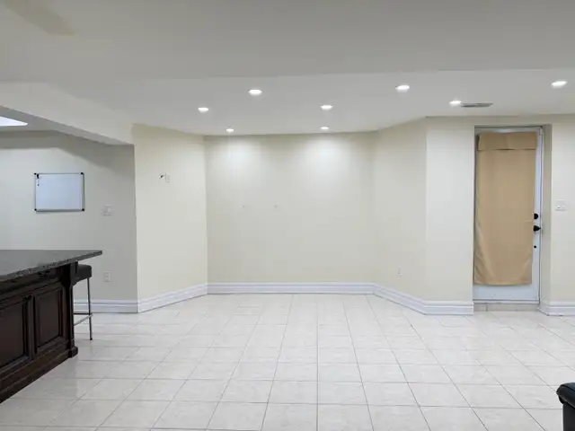 Private basement apartment in Markham - Photo 3