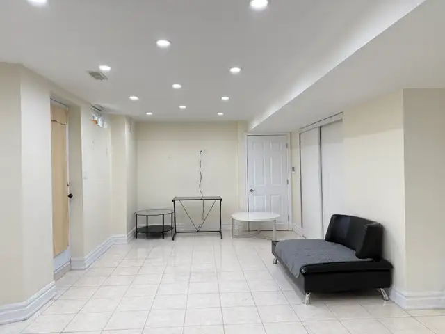 Private basement apartment in Markham - Photo 4