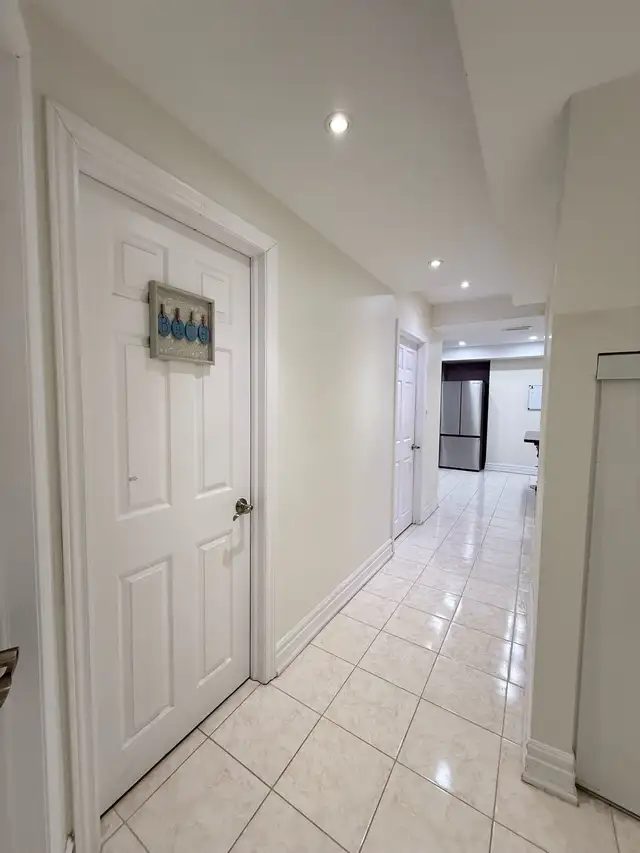 Private basement apartment in Markham - Photo 8