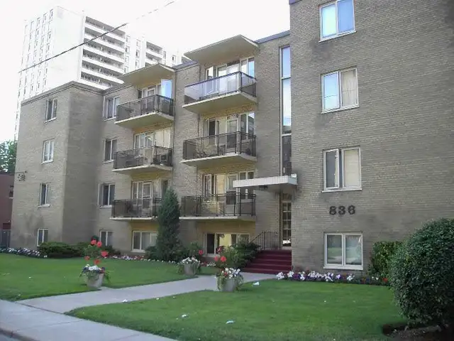 836 Roselawn Avenue ( walk to Subway )