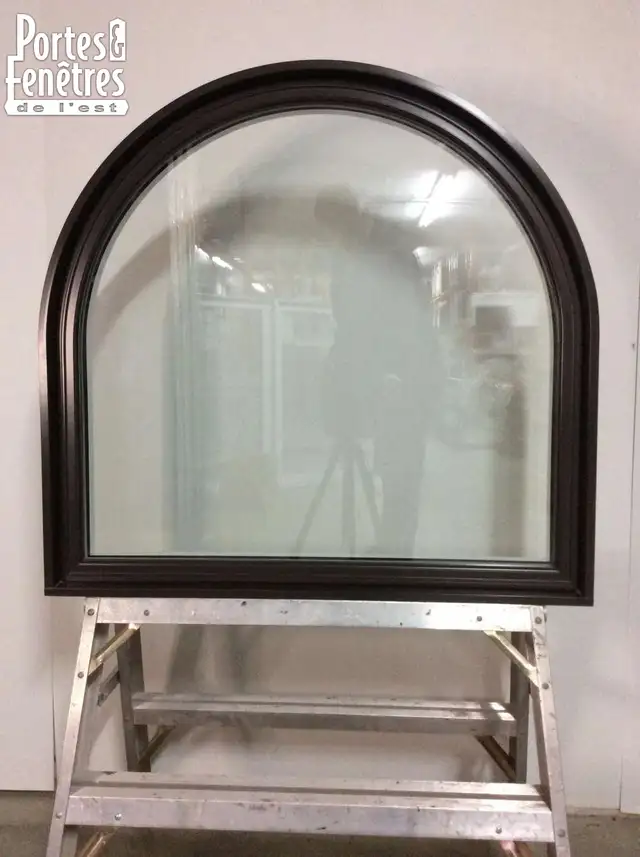 9218fph Fenêtre Fixe hybride 1/2 lune brun com 35 1/4 x33 3/4