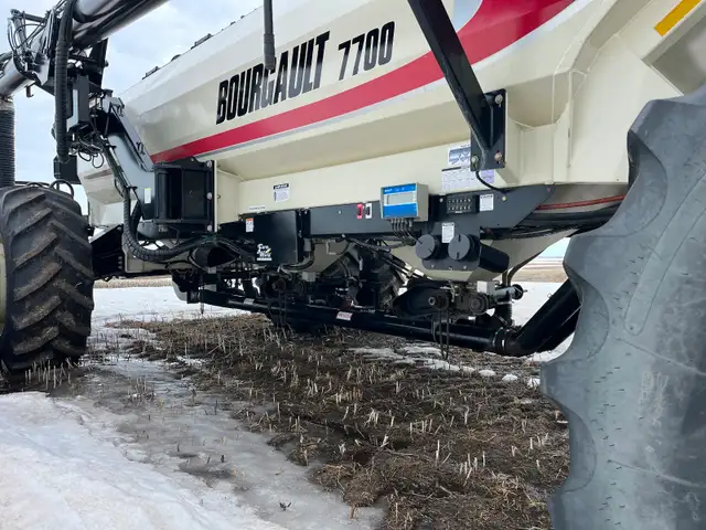 SeedMaster & Bourgualt Air Drill - Photo 5