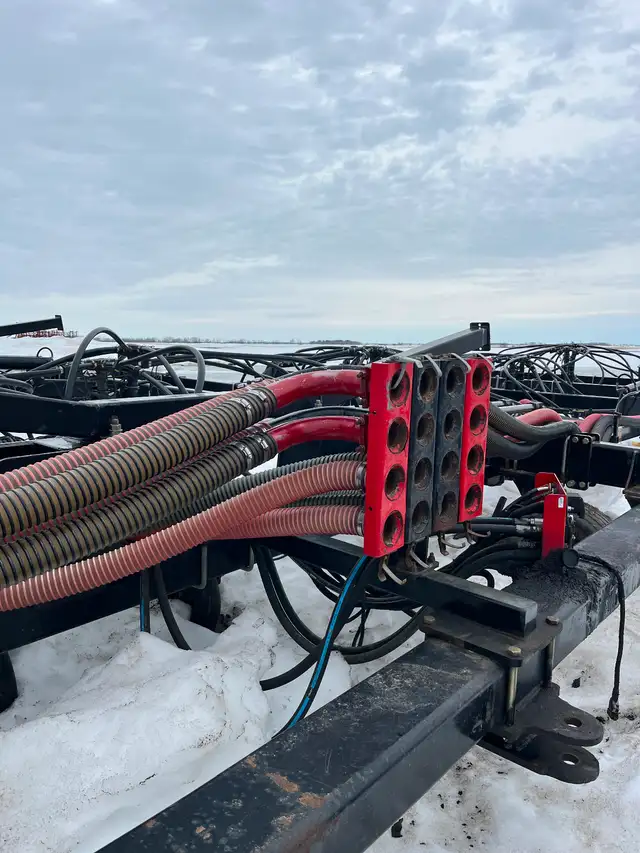 SeedMaster & Bourgualt Air Drill - Photo 6