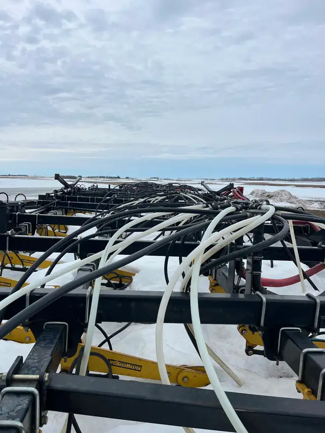 SeedMaster & Bourgualt Air Drill - Photo 9