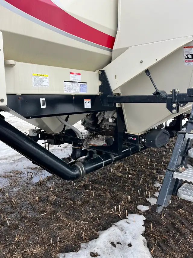 SeedMaster & Bourgualt Air Drill - Photo 10