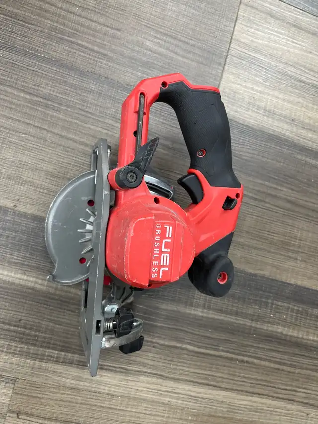 Milwaukee 2530 5 3/8" Circular Saw M12 - Photo 2