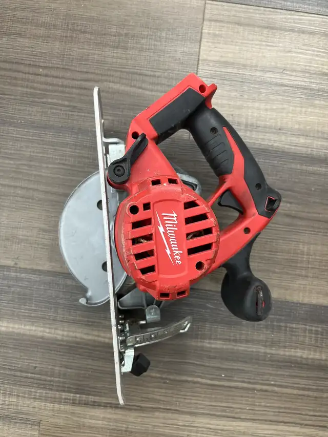 Milwaukee 2630 M18 Circular Saw - Photo 2