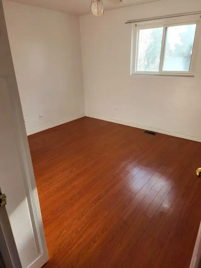 $2400 - 3 Bedroom Upper Level Semi Brampton - Photo 8