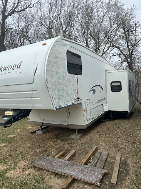 2003 Rockwood 5th wheel camper - Photo 2