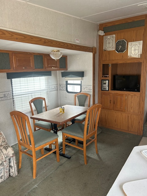 2003 Rockwood 5th wheel camper - Photo 6