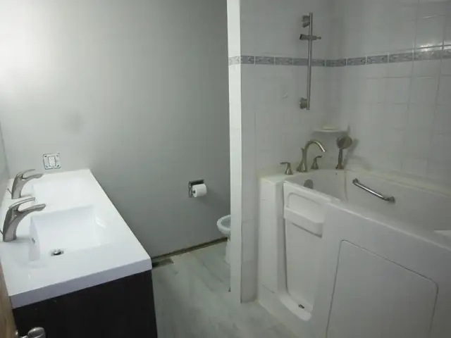 Fully Furnished Room $500.00/month Black Diamond - Utls/Int Incl - Photo 8