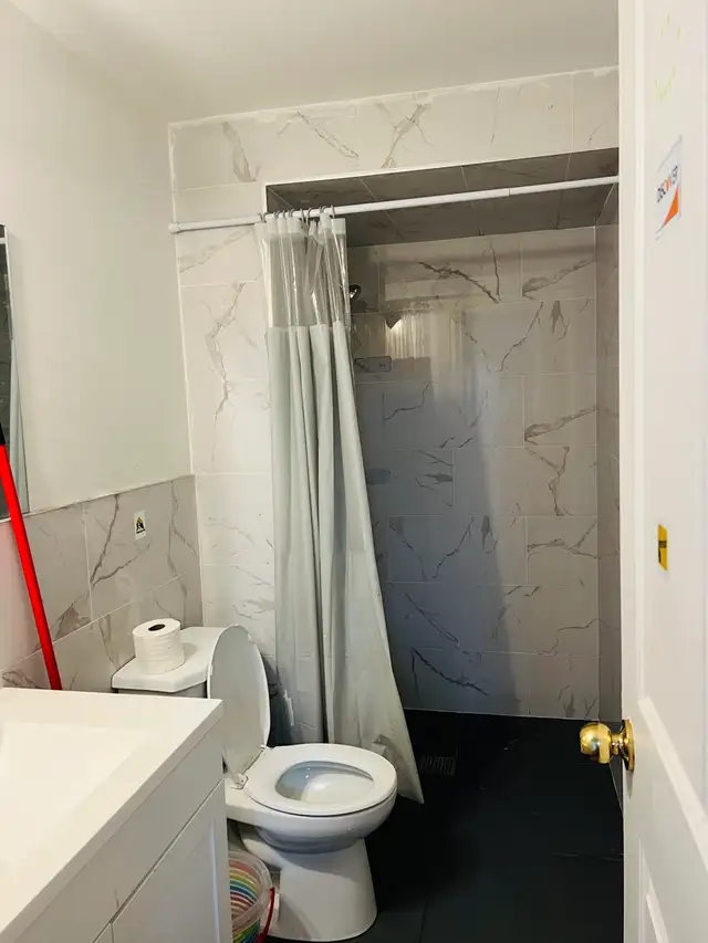 2 BEDROOM BASEMENT FOR RENT - Photo 2