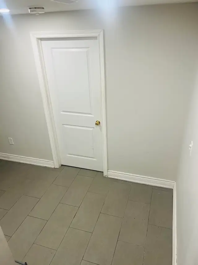 2 BEDROOM BASEMENT FOR RENT - Photo 4