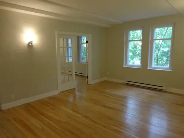 Bright top floor, 3 bedroom 5 1/2, renovated, Snowdon metro - Ju - Photo 3